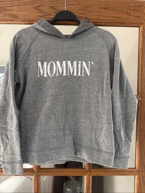 Gray MOMMIN' Hoodie - Casual Women's Pullover